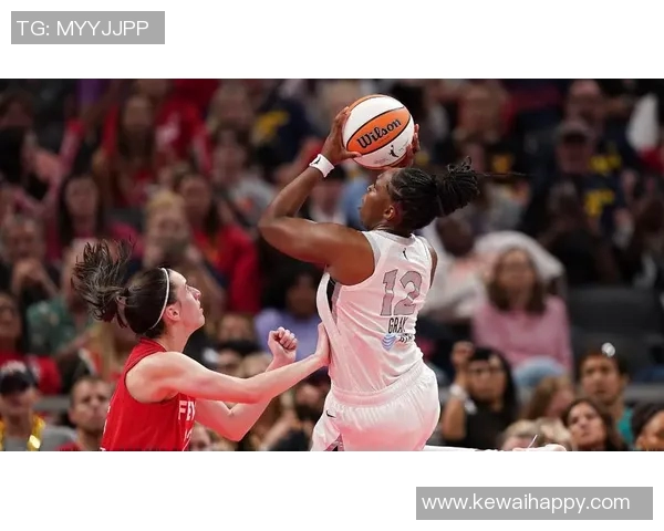 美职女篮天空队与狂热队激战正酣精彩对决引发球迷热情高涨