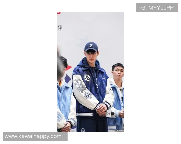 曾凡博的篮球梦想与奋斗历程揭秘未来星途如何璀璨绽放 曾凡博的篮球梦想与奋斗历程揭秘未来星途如何璀璨绽放